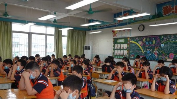 維格教育照明，點(diǎn)亮孩子未來(lái)的教室護(hù)眼燈