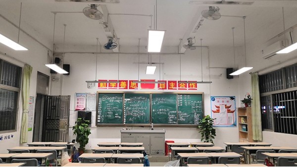 中小學(xué)校教室照明需要什么樣的教室燈具才能符合國(guó)家標(biāo)準(zhǔn)？