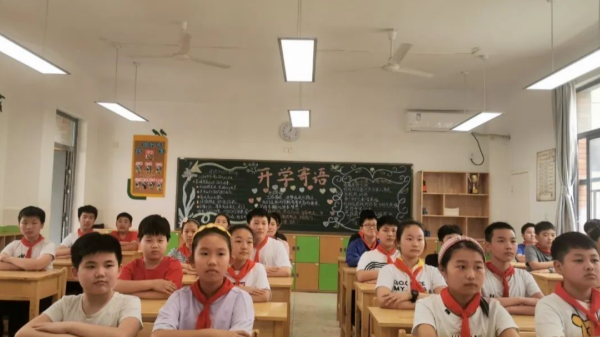 剖析｜教室照明的質(zhì)量會(huì)直接影響學(xué)生的視力健康嗎？