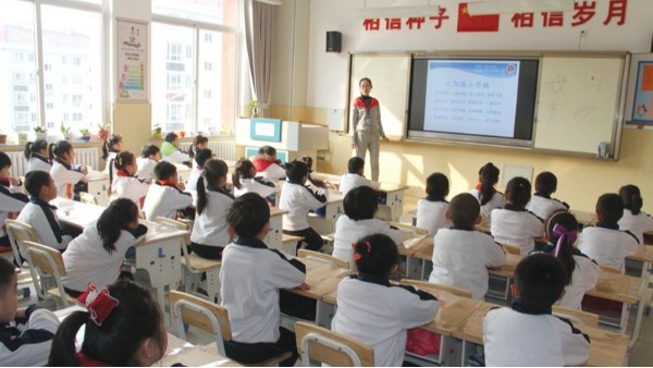 近視防控，教室照明選對(duì)LED護(hù)眼燈教室燈具有多重要？